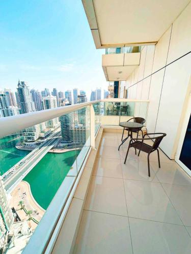 Lux High Rise Marina Apartment - image 14