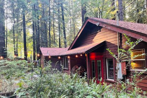. The Groves at Redway Beach - Craftsman