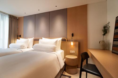 Two-Bedroom Deluxe Suite image 6