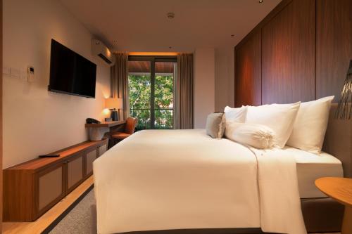Two-Bedroom Deluxe Suite image 4
