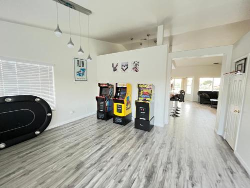 Beautiful 3 Bedroom Vacation Home, 15 Min from Agua Caliente Casino & the Strip in Desert Hot Springs, USA