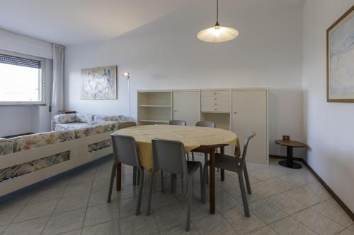 Two-Bedroom Apartment with Sea View image 6