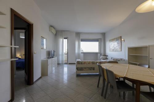 Two-Bedroom Apartment with Sea View image 5