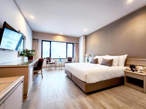 room detail thumbnail 0