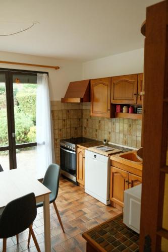 ห้องครัว, Lovely house with garden, jardin et terrasse in เซย์โนด์