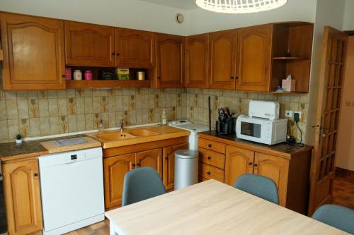 Lovely house with garden, jardin et terrasse in เซย์โนด์