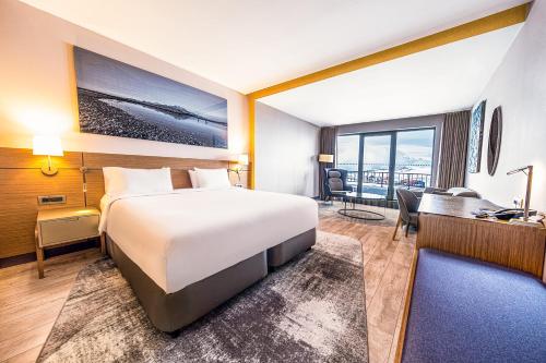Premium Room - Mountain View image 4