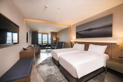 Premium Room - Mountain View image 5