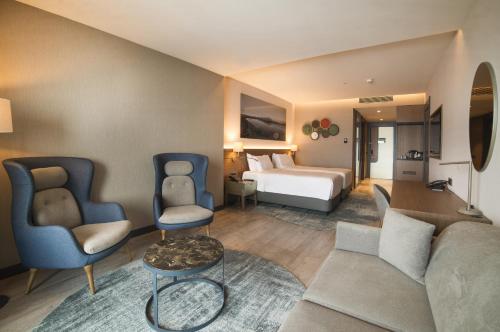 Premium Room - Mountain View image 2