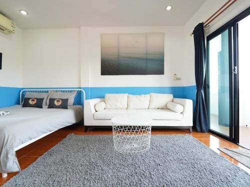 RoomQuest One Bangsaray photo 4