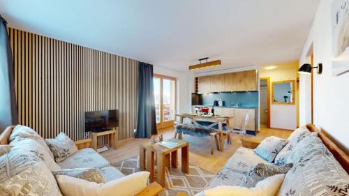 Apartment with Mountain View