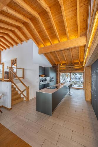 Above the Clouds - spacious chalet with great view in Plan Fey