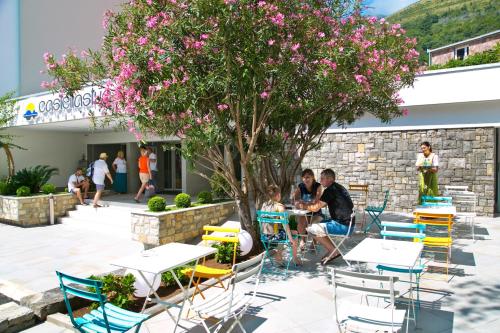ทัศนียภาพภายนอกโรงแรม, Hotel Castellastva in เปโตรวาซ