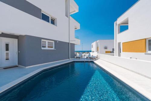 Merima luxury accommodation with private pool - image 2