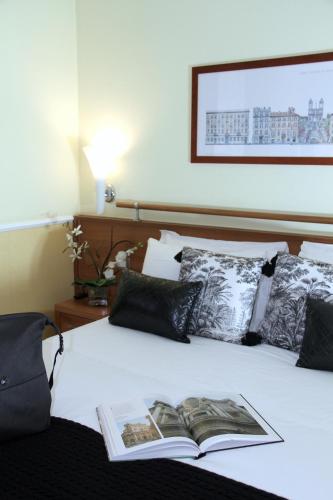 2 twin beds
