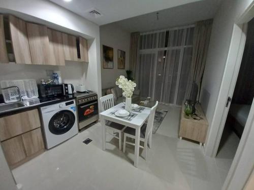 StoneTree - Furnished 1BR in Golf Vita A - main image