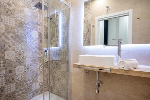 One-Bedroom Apartment image 10