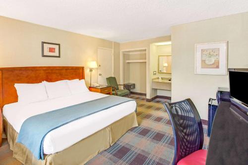 Travelodge by Wyndham Silver Spring