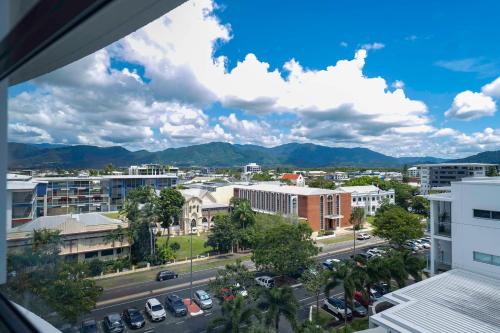 DoubleTree by Hilton Hotel Cairns Room Type - Deluxe Double Double Room with Mountain View