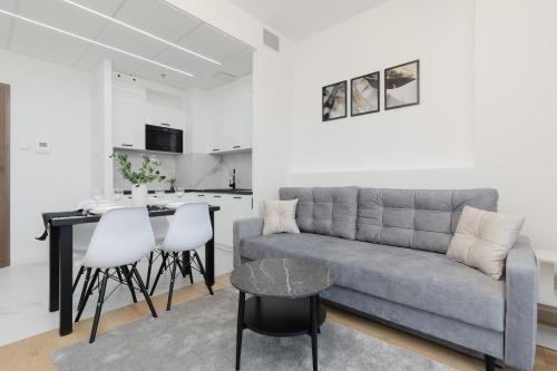 Cozy Apartments Warsaw Wola Kasprzaka by Noclegi Renters, Varšava