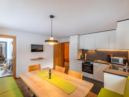 Apartment Martina-3 by Interhome in คัพพ์ล