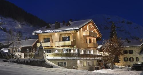 Steinbock B&B - Apartaments, Livigno