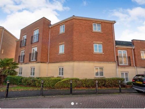 Spacious 2 bed flat ideal for long stays