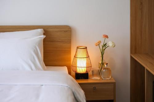 Standard King Room image 5
