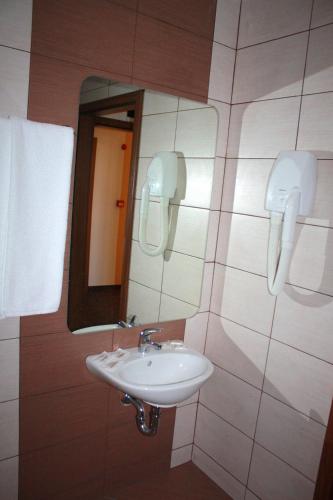 Hotel Iris - image 13