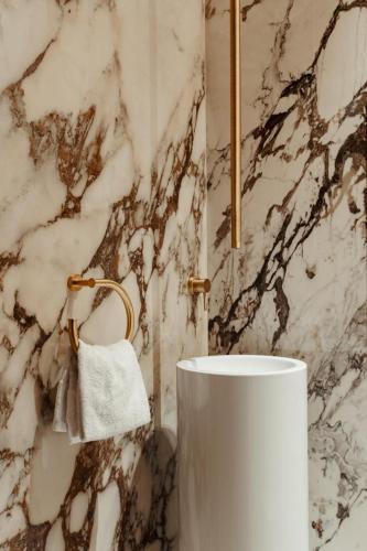 Luxurious  Newly Refurbished Apartment - Champs Elysees - image 2