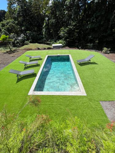 Swimming pool, Chambre Birloton in Lamentin