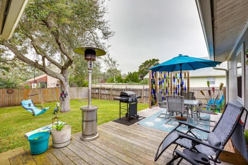 St Augustine Home with Deck Less Than Half-Mi to Beach!