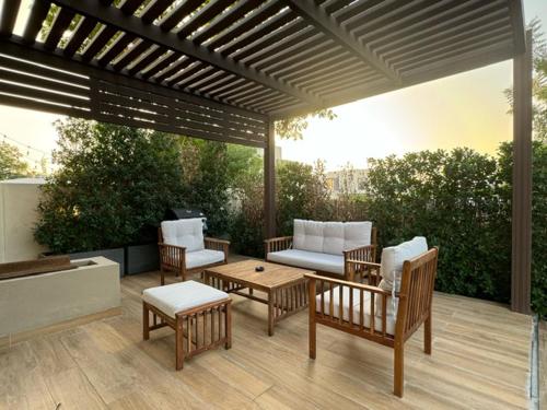 Oraya - Brand New Luxurious 3BR plus 2M Villa in Maple 2, Dubai