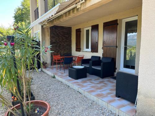 Erkély/terasz, Les Gites du Verdon, côté lac (studio et T2) (Les Gites du Verdon, cote lac (studio et T2)) in Sainte-Croix-du-Verdon
