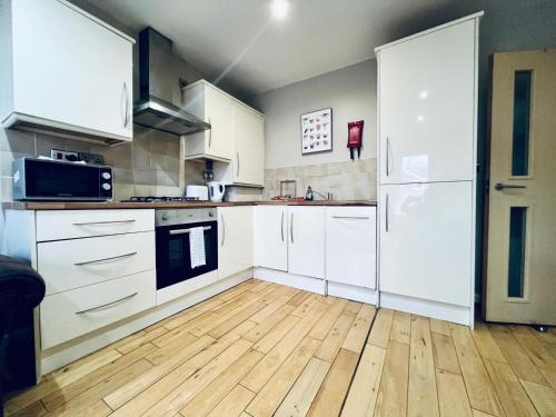 Lovely 3 Dbl Bed (sleeps upto 6) close to centre., Manchester (photo 3)