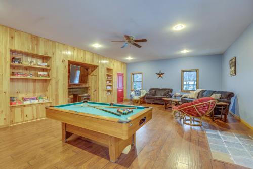 Lovely Interlaken Home with Fire Pit and Yard! in Interlaken, USA