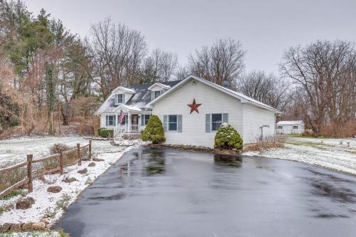 Lovely Interlaken Home with Pool, Fire Pit and Yard!