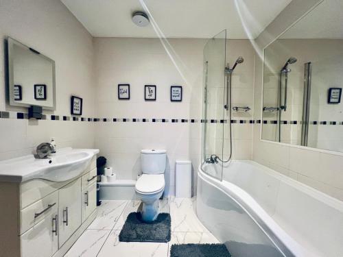 Lovely 3 Dbl Bed (sleeps upto 6) close to centre., Manchester (photo 11)