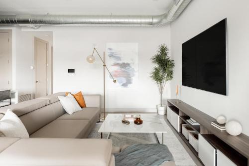 Walk to Gameday - Jefferson Park Condo - Tesoro in Jefferson Park