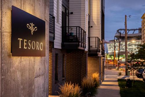 Luxurious Escape - Walk to Empower Field - Tesoro in Jefferson Park