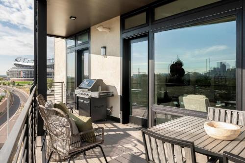 City Views! - Chic Jefferson Park Condo - Tesoro in Jefferson Park