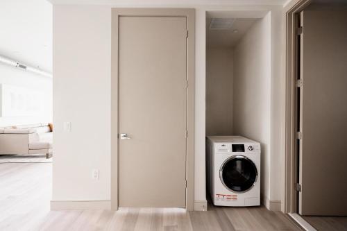 Brand New Condo - Walk to Empower Stadium - Tesoro in Jefferson Park