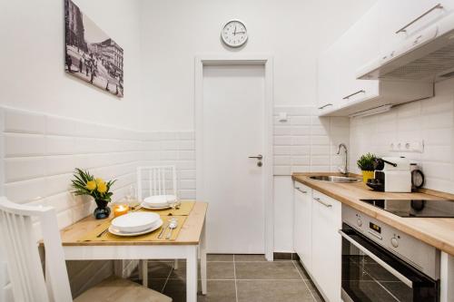 Quiet and Cozy Apartment near the Danube 2