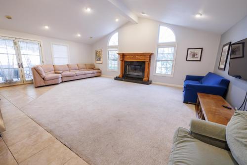 Casa De Packages for 6 people 2BD 3BA, 8 people 3BD 3BA, 10 people 3BD 4BA,12 people 4BD 4BA in Thousand Oaks, USA