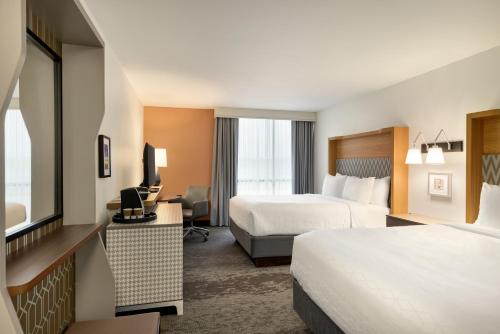 DoubleTree by Hilton Fort Worth South Hotel & Conference Center in Edgecliff Falu
