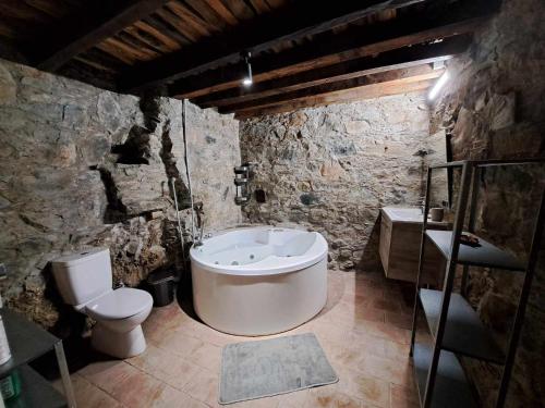 Vannas istaba, PITHARIA in Askas
