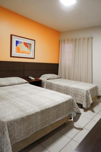1 king bed, 1 twin bed