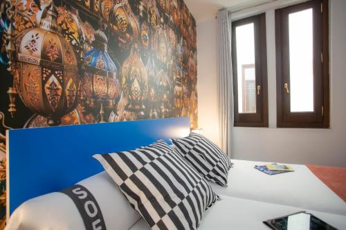 Double or Twin Room image 5