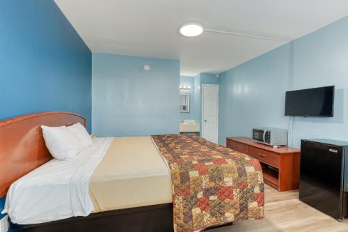 The SkyBreeze Inn - image 9