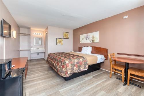 The SkyBreeze Inn - image 11